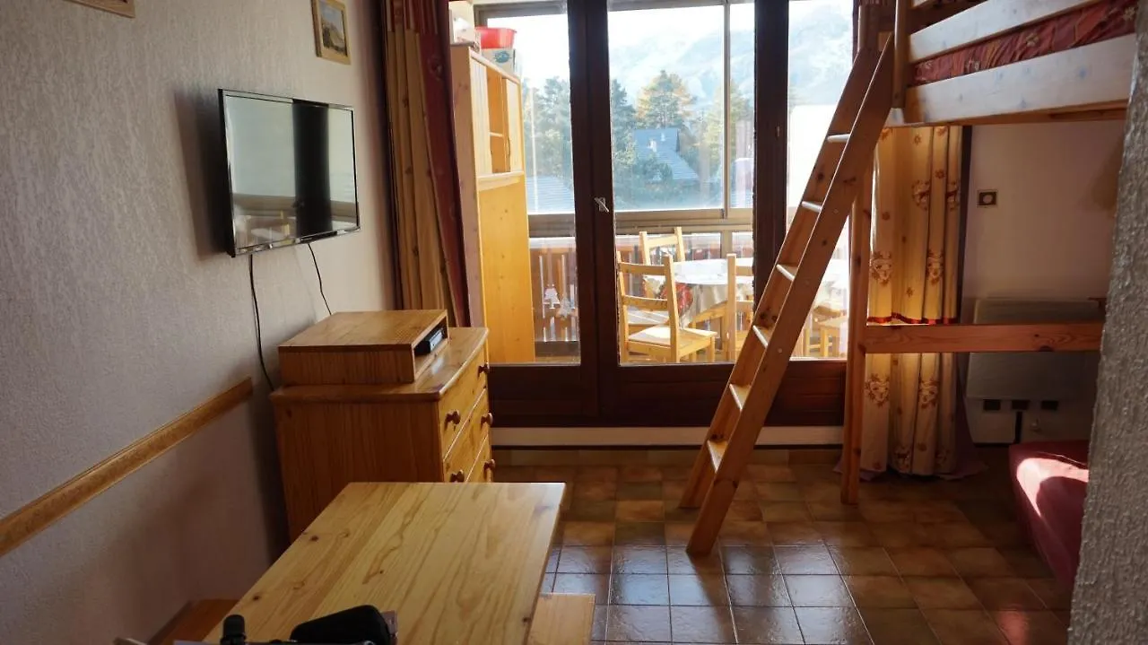 La Joue Du Loup Studio 0*, La Joue du Loup France